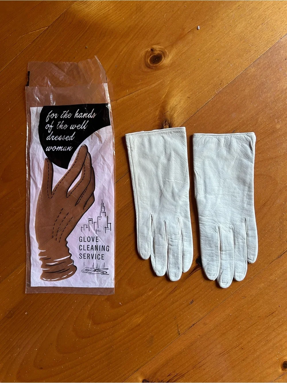 Vintage Classic Women's Cream  Leather Gloves